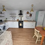 Casa Piruca بيت للعطل *